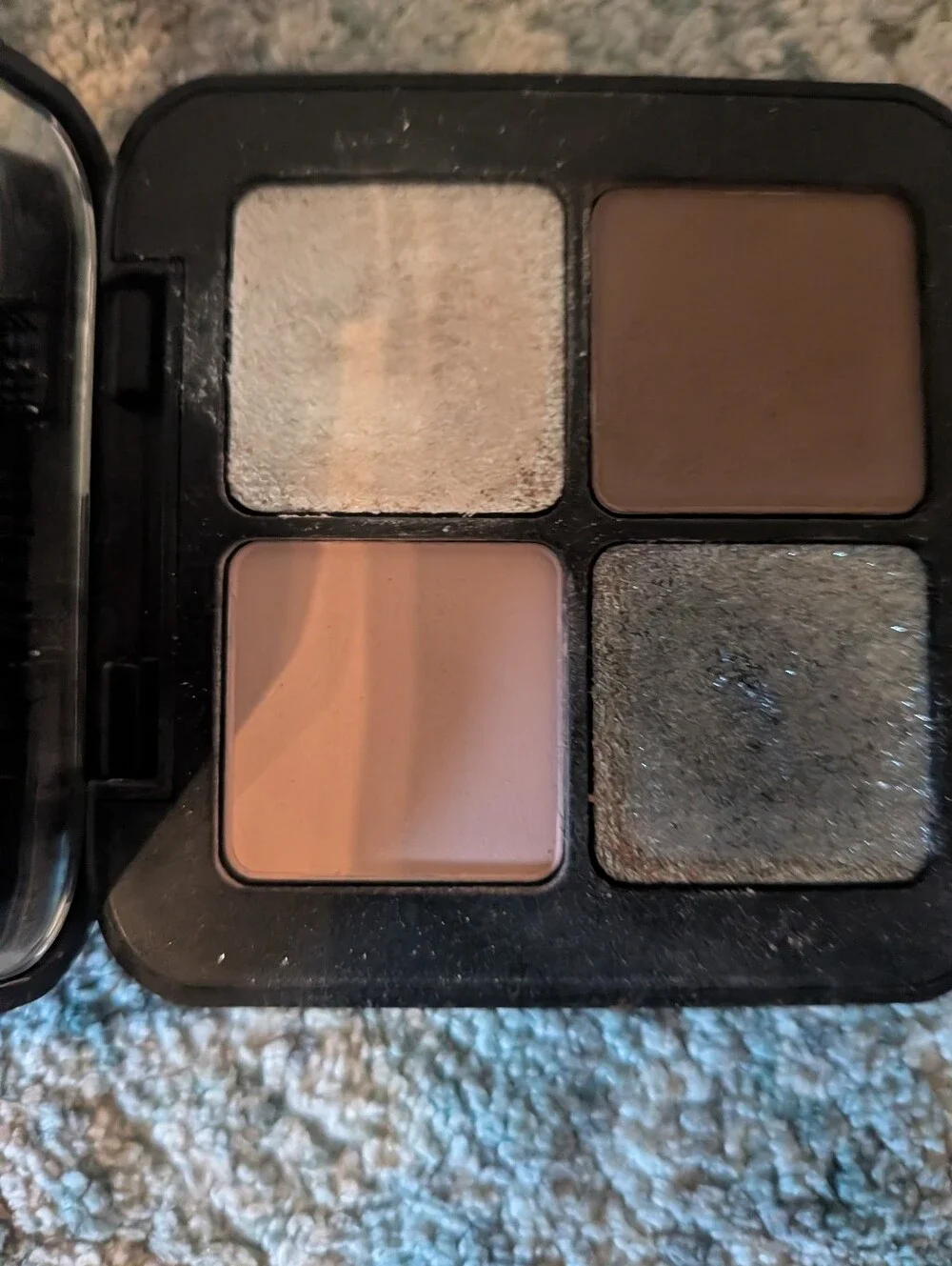 r.e.m. beauty Dangerous Woman Eyeshadow Quad
